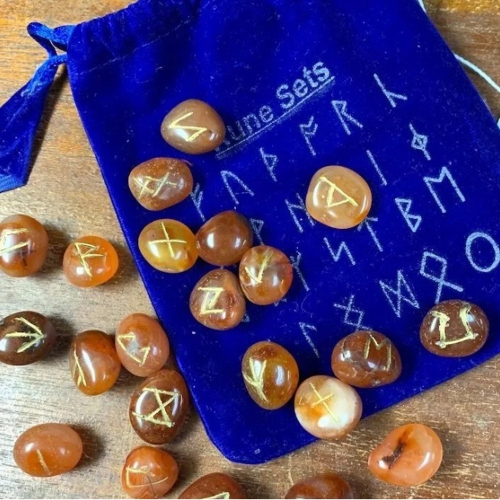 Rune READING with carnelian runes (Patron/guide, Thor) and free gift!